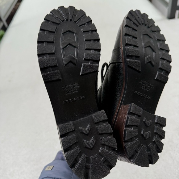 Pegada Short Black Leather Lace Up Booties, size 6 - Picture 4 of 11